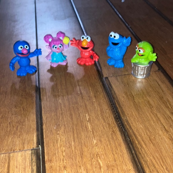 SESAME STREET FIGURINE SET - Picture 1 of 1